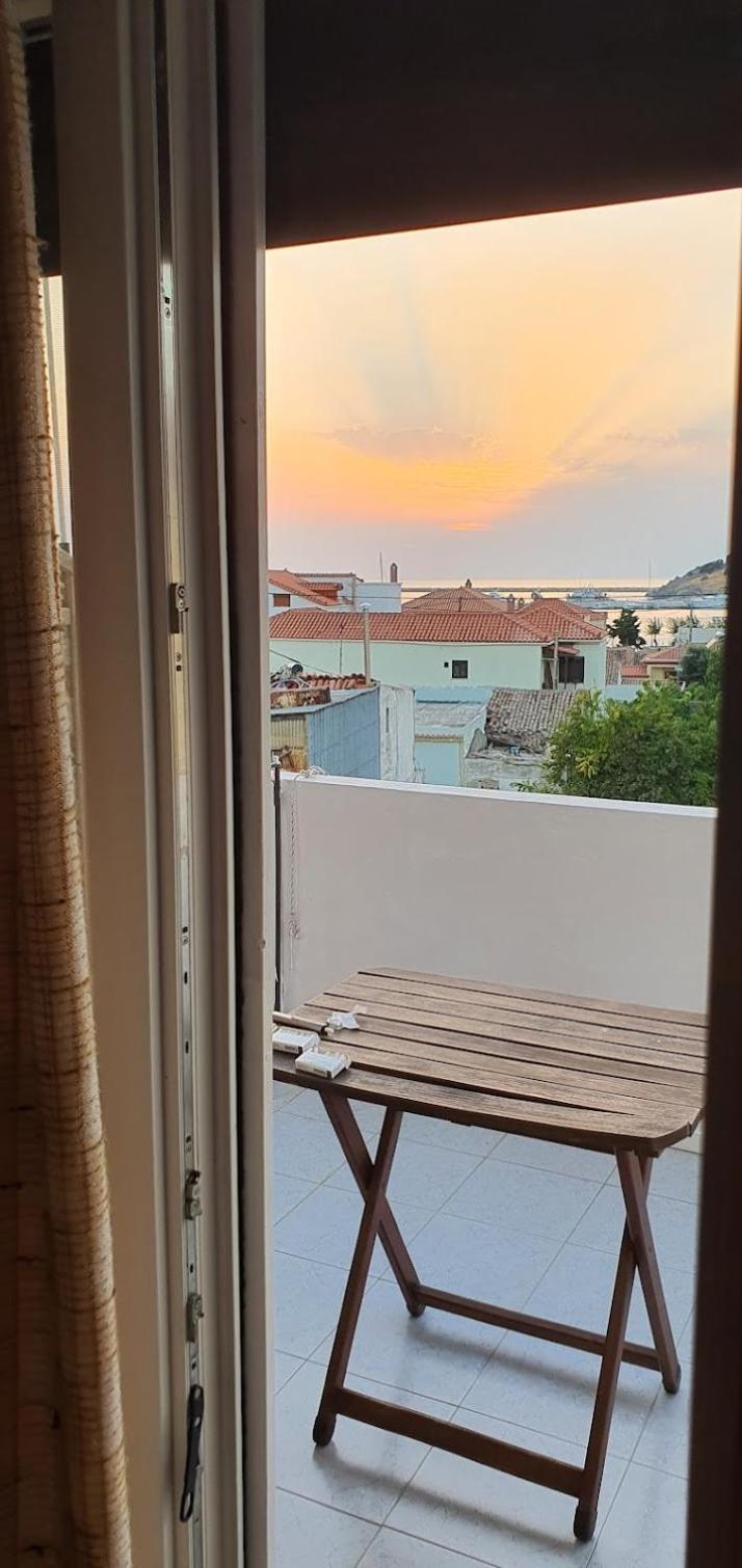 Kostas Studios Apartments - Ενοικιαζόμενα Δωμάτια Με Κουζινάκι Myrina Luaran gambar
