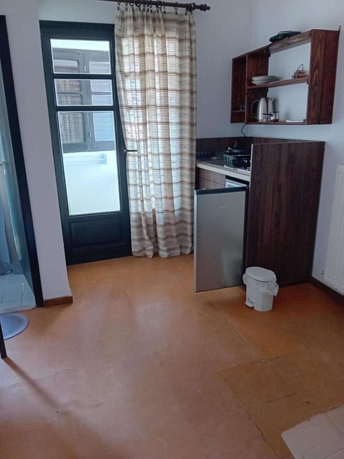 Kostas Studios Apartments - Ενοικιαζόμενα Δωμάτια Με Κουζινάκι Myrina Luaran gambar