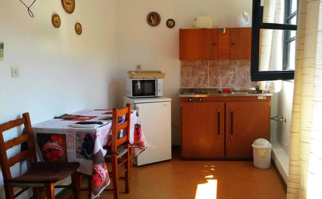 Kostas Studios Apartments - Ενοικιαζόμενα Δωμάτια Με Κουζινάκι Myrina Luaran gambar